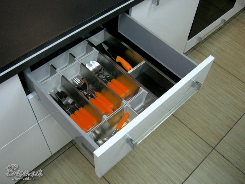 выдвижные ящики удобны и практичны